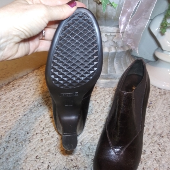 Aerosoles Besotted Brown Victorian, Steampunk Style Distressed Leather Shootie - Picture 8 of 9